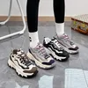 Kvinna svart designer skor mode topp vita kvinnor casual brun flicka platt tränare fabrik grossist detaljhandels utomhus plattform sport sneakers 35-40