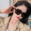 2024 Nouveau concepteur de luxe de haute qualité Luo Yijia Large Box Network Red Ins Sunglasses personnalisées LW40061