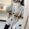 Женские свитера 2023 Осень и зимняя мода Свободная корейская ретро-вышивка Жаккард вязаный кардиганский свитер.