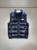 클래식 가슴 NFC 배지 남성 다운 조끼 모자 분리 가능한 디자인 남성 Gilet Winter Hooded Down Vests 크기 1-5