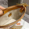 Sac à bandoulière classique rétro pour femme avec une épaule Chaîne en métal exquise Sacs sous les bras Femme Mini fourre-tout de luxe mignon Fourre-tout pratique pour porte-monnaie