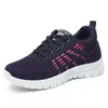 2023 beroemde ademende hardloopschoenen zwart wit donkerblauw roze grijze sneakers Geaccepteerde levensstijl thuis zachte outdoor Trainer Dames huis mesh schoen