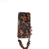 Mobiltelefonfodral Retro Luxury Amber Leopard Print Wrist Chain Phone Case för iPhone 13 12 11 Pro Max XS XR X 7 8 Plus SE 3 Soft Silicone Cover L230731