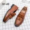 Elbise Ayakkabı Tasarımcısı Erkekler Deri Resmi İş Kayması Lüks Günlük Takım İtalyan Marka Tassel Loafers Erkekler İçin Düğün 230801