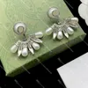 Kvinnor Pearl Rhinestone Eartrop Designer Lady Hoop Earrings Interlocking Letter Stud med presentförpackning