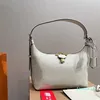 Bolsa de ombro nas axilas Bolsas femininas Bolsa de couro genuíno Moda Letras Zíper destacável Bolso pequeno Fechamento com chave As mais recentes sacolas Hobo Clutch