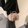 HBP Crossbody Bags Вечерние сумки Новая плюшевые зимние женщины модные сумочки облачный искусственный меховой кошелек повседневная матча женское плечо -пушистый 220811