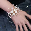 Dekorativa blommor brudtärna handledsbröllop corsage brudpärlpärla armbandsblommor för brud