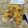 Pantaloncini da uomo 2023 Summer Male Camouflage Pantaloni da spiaggia casual a cinque quarti Versione coreana di tendenza elastica