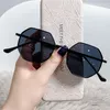 Solglasögon Trend Square Sun Glasses Kvinnor Män Mode Small Frame Polygon Mirror Gradient Men's Gafas de Sol UV