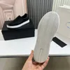 2023 Designer Męskie Sneakers Man Casual Sports Buty dla mężczyzn Lekkie prawdziwe skórzane oddychanie buty męskie płaskie białe podróżowanie tenisowe tenis