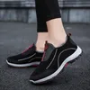 2023 Hombres Zapatos casuales bajos Blanco Negro Mujeres Zapatillas de deporte Diseñador para hombre Jogging al aire libre Caminar Entrenadores deportivos