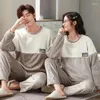 Vêtements de nuit pour femmes Épaissies Couple Pyjamas Velours Chaud Deux Pièces Ensemble À Manches Longues O-cou Pour Femmes Et Hommes Pjs