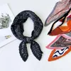 Шарфы маленький квадратный шелковый шарф женщин мода Скрой Крампл Стиал Шея Дамы с плиссированными женски