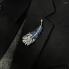 Brosches Iceyy Luxury Cubic Zirconia Royal Blue Feather Brosch Rhinestone för universell manlig och kvinnlig kofta kostym Presentföremål