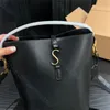 Kvinnliga modedesigners hinkväskor le 37 handväska modestil axlar väska högkvalitativa korskroppspåsar med mini handväska koppling totes hobo plånbok grossist