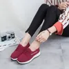 Scarpe da corsa in tela da passeggio con piattaforma da donna 2023 Mocassini firmati da donna di alta moda triple scarpe da ginnastica da jogging all'aperto nere rosse scarpe da ginnastica gratuite