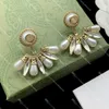 Kvinnor Pearl Rhinestone Eartrop Designer Lady Hoop Earrings Interlocking Letter Stud med presentförpackning