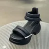 Klänningskor sommarkvinnor romerska sandaler remmen öppen tå tjock hög klack avslappnad dam sandal kil spännen plattform hylla