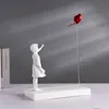 Декоративные предметы фигурки сердечного воздушного шара летающая девушка, вдохновленная искусством Бэнкси Современная скульптура дома статуя
