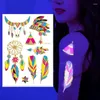 Encres de tatouage Feuille fluorescente Tatouages de bras Plume imperméable Styles de paillettes réalistes brillent dans le noir