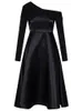 Robes décontractées YIGELILA Automne Mode Femmes Robe Noire Col Diagonal Manches Longues Élégant Dîner A-ligne Mi-mollet 67543