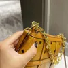 Sac à bandoulière classique rétro pour femme avec une épaule Chaîne en métal exquise Sacs sous les bras Femme Mini fourre-tout de luxe mignon Fourre-tout pratique pour porte-monnaie