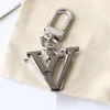 Leather Round Keychains Designer Key Chains Men Women Couple Portachiavi Carabiner Lover Car Keychain Bags Pendant Keyrings Buckle Rings