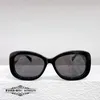 2024 New Luxury Designer Ins est populaire sur Internet le même style de lunettes de soleil.Planche personnalisée et à la mode avec lunettes de soleil incrustées en diamant pour les femmes CH5468