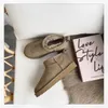 Горячие женщины Ultra Mini Snow Boots мягкие удобные овчарные кожи Держите теплые ботинки с карточной суставкой красивые подарки
