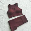 Tute da donna Pmwrun Active Wear Set da yoga senza cuciture Tessuto a costine Scollo a U Reggiseno sportivo Vita alta Pantaloni corti Fitness