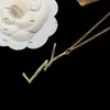 Colar com Pingente de Letras de Ouro Colar de Luxo Colar de Corrente Feminino Colar com Charme de Personalidade Hip Hop Colar Jóias