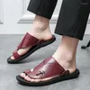 Sandalen All-Match Männer Casual Sommerschuhe 2023 Rutschfest für Herren Bequeme Slip-On-Hausschuhe Leder Strand Cool Half Drag