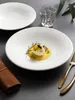 Platos plato de Pasta de lujo de alta calidad plato de ensalada rojo de lujo ligero hogar creativo japonés Club vajilla sombrero de cerámica