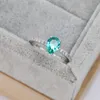Klusterringar 2023 Fashion European och American S925 Sterling Silver Luxury Oval Emerald Diamond Ring Elegant Personalized Wedding