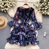 Casual Kleider Hohe Qualität Sommer Runway Luxuriöse Tiered Rüschen Kuchen Mini Kleid Frauen Tiefem V-ausschnitt Blumendruck Urlaub Vestidos