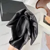 Sac à bandoulière pour femme Sac de dîner avec nœud Matériel en soie Boucles en métal Sac à bandoulière en chaîne Matelasse Sacs de créateurs en raphia Cristian Fourre-tout Étui de maquillage Classique Noir 2024