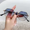 Solglasögon Trend Square Sun Glasses Kvinnor Män Mode Small Frame Polygon Mirror Gradient Men's Gafas de Sol UV