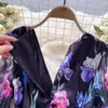 Robes décontractées de haute qualité piste d'été luxueux volants à plusieurs niveaux gâteau Mini robe femmes col en V profond imprimé fleuri robes de vacances