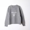 Kvinnors stickor Tees Designer 2022 Ny bokstav P Family Round Neck 100 Wool Cashmere Sweater Women's Bottom Coat 9941 L9GZ