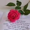 Kwiaty dekoracyjne 12pcs/działka sztuczna gałąź kwiatowa symulacja jedwabna róża ślub ślubna Praph Props domowy salon Czerwone różowe róże dekoracja