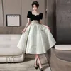 Lässige Kleider Französische elegante Frau Abendkleid Vintage Quadratischer Kragen Satin Patchwork Erweitertes Design Chic Fee Schlank Hochzeit Party