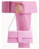 Baguette Women Underarm Le Bambino Shoulder Bag äkta läder Crossbody Satchel Totes Clutch Bags Pink Luxurys Designer Men Classic Purses Pochette Flap Hand Bag