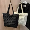 Totes Moda Space Pad Algodão Bolsa de Ombro Feminina Roupa de Cama Bolsa Feminina Grande Capacidade Bolsa de Inverno Bolsa de Antebraço Casual Bolsa Corporal Horizontal elegantebolsas de mãoloja