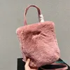 Totes väskor designer Tote handväska kvinnor väska mode pälsa axel söt rosa väska shopping crossbody handväska plånbok