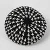 Stingy Brim Hats 2022 Новая женская осень и зима Houndstooth Beret Корейская версия мода Retro вязаная шляпа Hat Hape Beret J230802