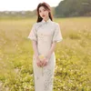 Etniska kläder 2023 Kvinnor Beige Long Cheongsam Loose Sleeve Summer Dress Floral Vintage Slim Bekväm kväll bröllopsklänningar S till XXL