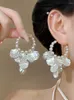 Orecchini a cerchio AENSOA Orecchino di perla con fiore in acrilico bianco coreano per le donne Fashion Petal Floral Pendientes Statement Jewelry 2023