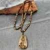 Collier avec pendentif Guanyin en bois d'agar pour garder le texte en bois sûr et de bon augure pour les femmes