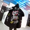 Hommes Trench Coats Printemps Automne Vêtements Graffiti Imprimer Manteau À Capuche Long Lâche Queue D'aronde Coupe-Vent High Street Hip Hop Survêtement